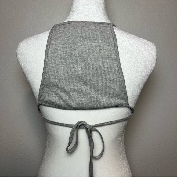 [FARM Rio] Gray Halter Crop Top - Picture 2 of 7